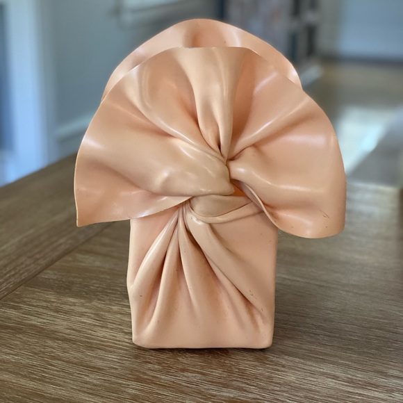 Vintage 1980s C.T. Design’s Pink Plastic Square Tissue Box Holder - Picture 8 of 14